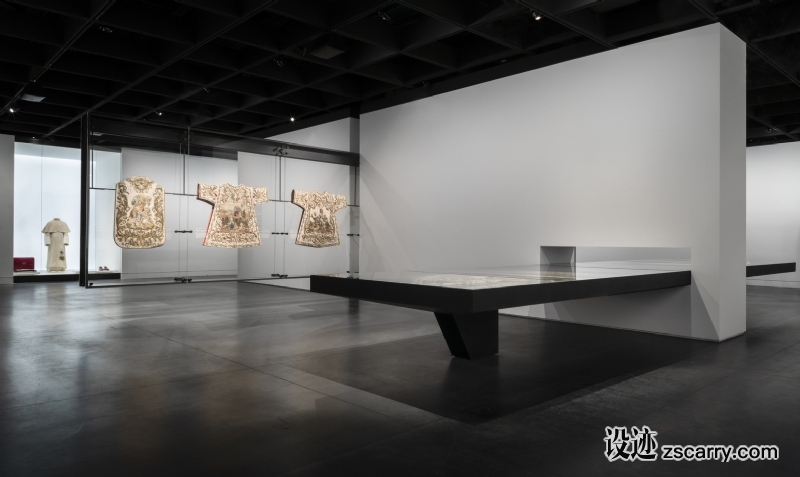 07_DS_R_Heavenly_Bodies_Brett_Beyer.jpg 工装参考,展示空间,展位展馆,