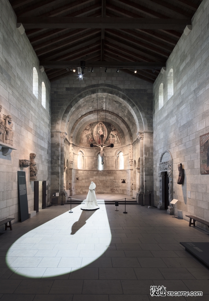 08_DS_R_Heavenly_Bodies_Floto___Warner.jpg 工装参考,展示空间,展位展馆,