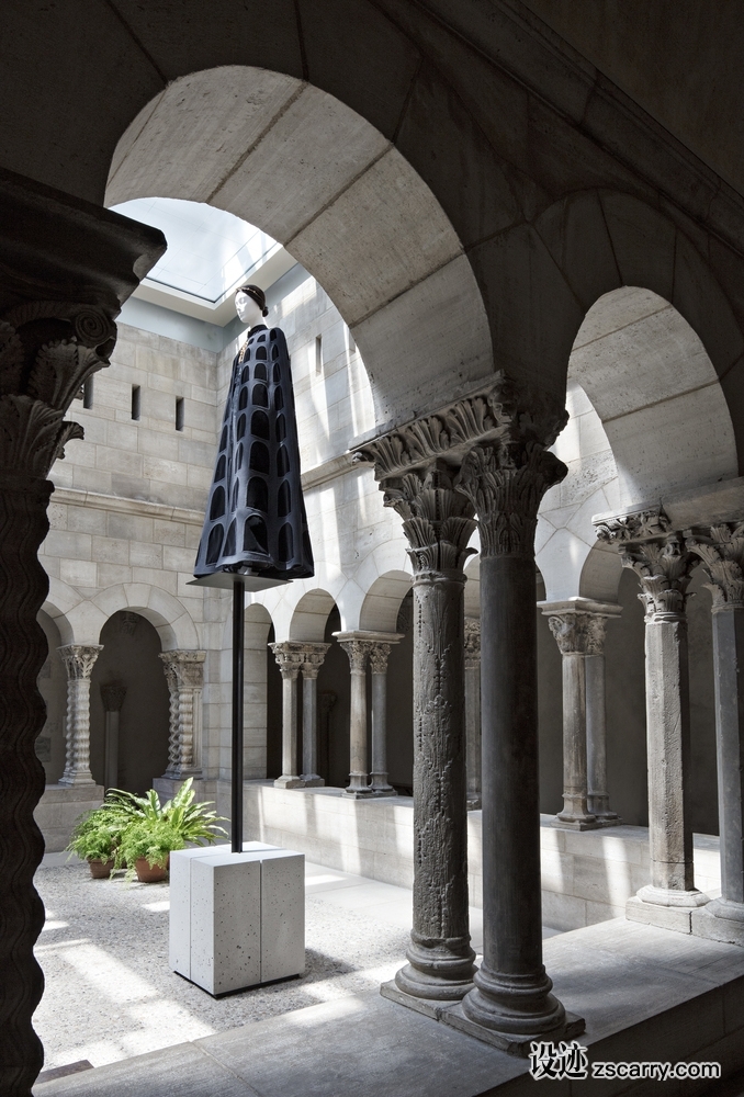 15_DS_R_Heavenly_Bodies_Floto___Warner.jpg 工装参考,展示空间,展位展馆,