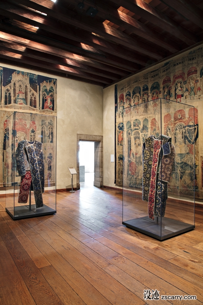 17_DS_R_Heavenly_Bodies_Floto___Warner.jpg 工装参考,展示空间,展位展馆,