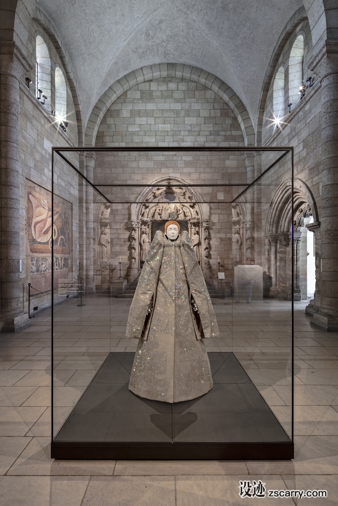 18_DS_R_Heavenly_Bodies_Floto___Warner.jpg 工装参考,展示空间,展位展馆,