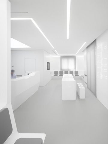 私人诊所 White-Space-Orthodontic-Clinic-Bureauhub_2.jpg