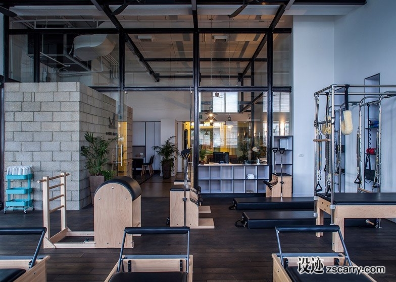 Powerhouse-Pilates-Studio-for-Paralympic-swimming-champion-by-Jacobs-Yaniv-Architects_dezeen_784_4.jpg 工装参考,文体医教,健身房,