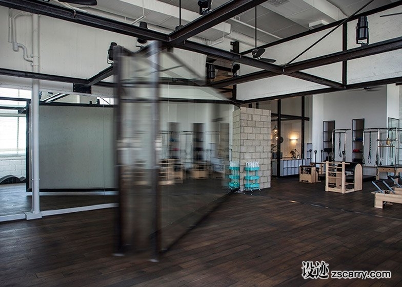 Powerhouse-Pilates-Studio-for-Paralympic-swimming-champion-by-Jacobs-Yaniv-Architects_dezeen_784_7.jpg 工装参考,文体医教,健身房,