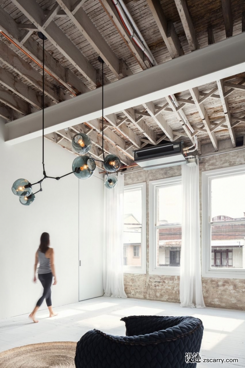 Powerhouse-Pilates-Studio-for-Paralympic-swimming-champion-by-Jacobs-Yaniv-Architects_dezeen_sq.jpg 工装参考,文体医教,健身房,