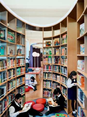 学校 TM_PS-LIBRARIES_01_Photo-by-Jeff-Goldberg_Esto-573x765.jpg