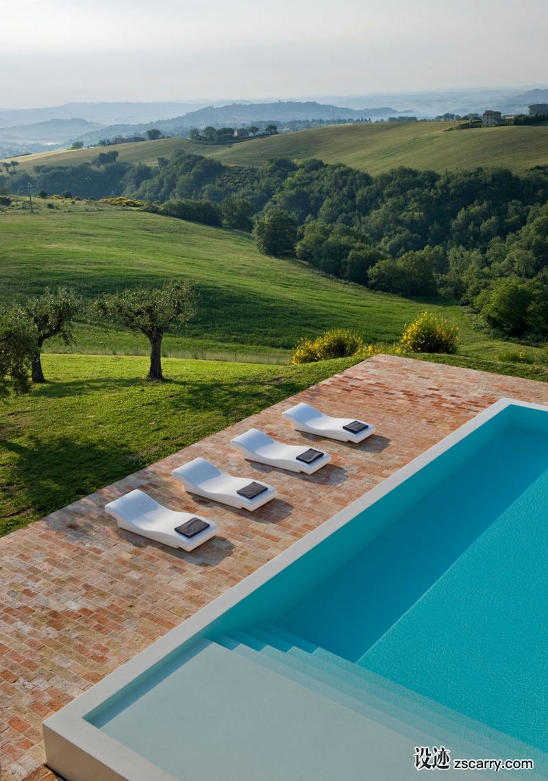 Casa-Olivi-Treia-Italy-Wespi-de-Meuron-enironement-swimmingpool-italy-house-interior-design-inspiration-by-www.mindsparklemag.com-05.jpg 工装参考,户外空间,屋顶休闲,