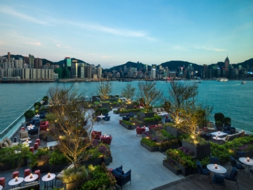 屋顶休闲 The-Kerry-Hotel-by-Andre-Fu-Opens-in-Hong-Kong-Yellowtrace-10.jpg