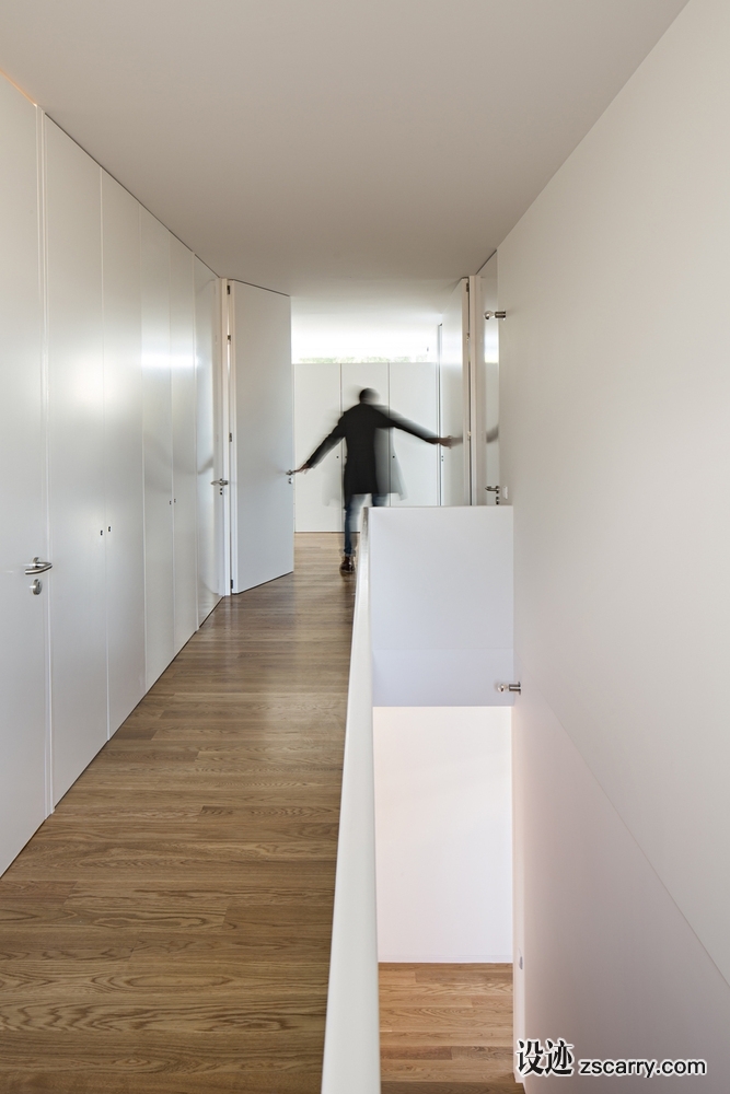 003_JOAO_VIEIRA_CAMPOS_HOUSE_IN_SERRALVES_PT_161117_0417_copy_2.jpg 局部参考,硬装元素,壁橱矮柜,