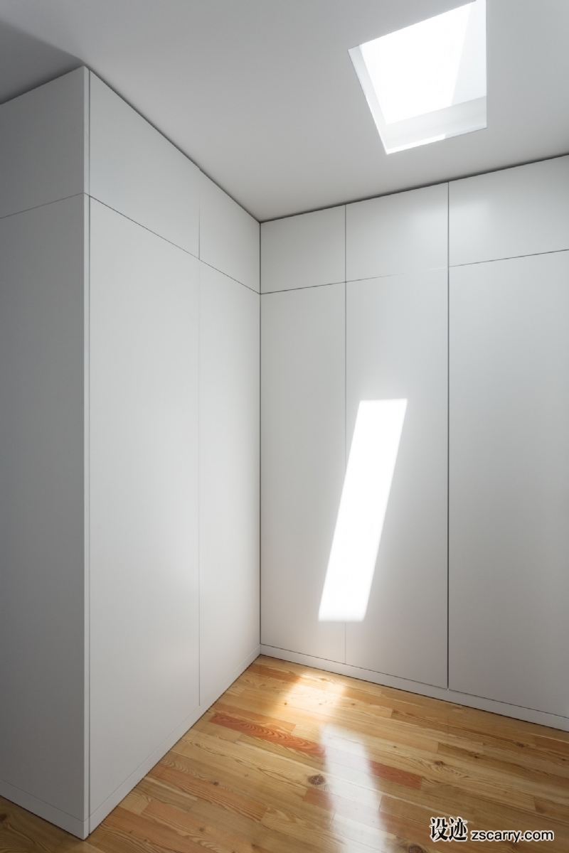 House-in-Matosinhos-nu.ma_8.jpg 局部参考,硬装元素,壁橱矮柜,