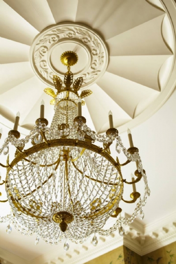 层级灯槽 georgian-traditional-dining-room-chandelier.jpg