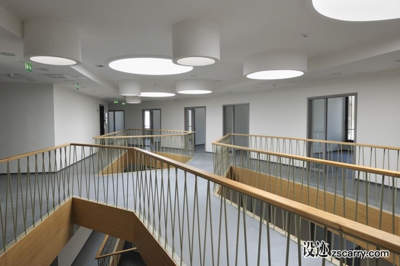 906c0b71-122b-4d38-ad85-bea6a3ea035c.jpg 局部参考,天花,天窗,