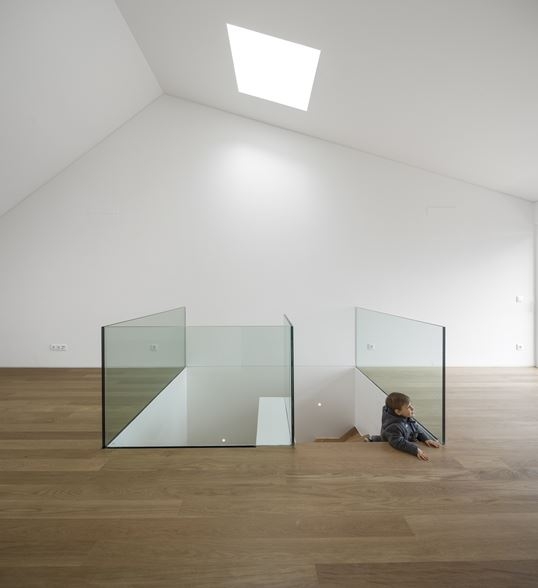 a31ab212-9bc8-44b2-8830-6eb0536ff356.JPG 局部参考,天花,天窗,