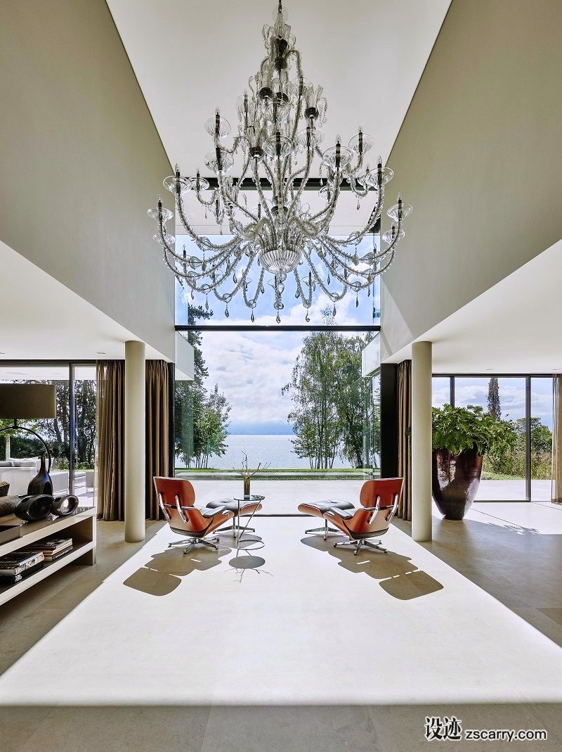 erickuster-lakeside-villa-central-chandelier.jpg 软装参考,客厅搭配,现代气氛,