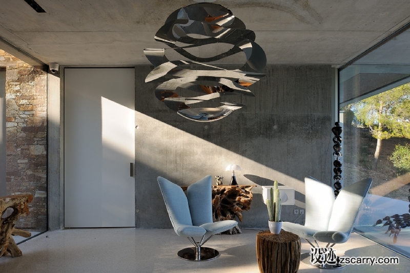 maison-mira-ra_-01-aum-minassian-architectes-architecture-maison-contemporaine-materiaux-beton-acier-brut-sud_-france_(1).jpg 软装参考,客厅搭配,现代气氛,