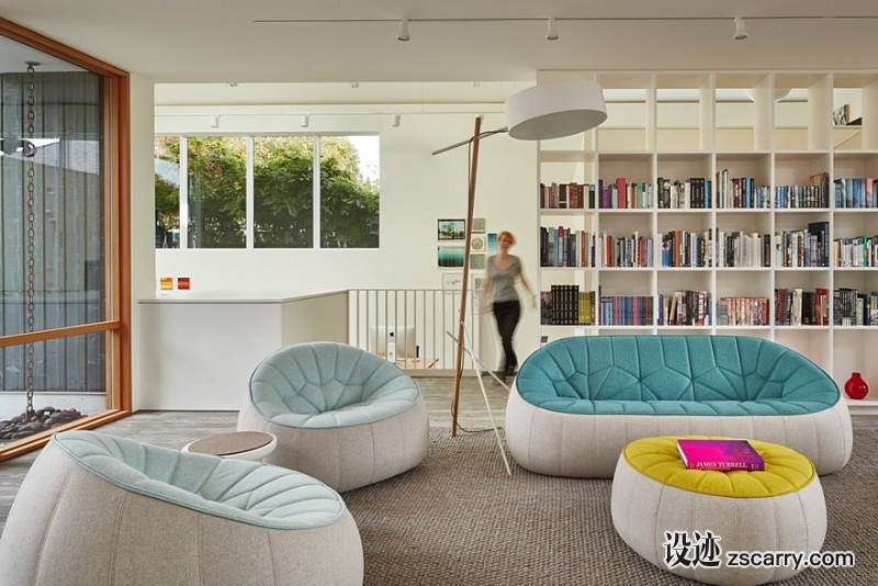 Seattle-Artist-House-Features-a-Simple-Elegant-and-Low-Ego-Design-16.jpg 软装参考,客厅搭配,现代气氛,