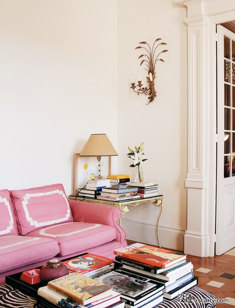 01-At-Home-With-Carolina-Herrera-Jr.-Madrid1.jpg 软装参考,客厅搭配,简欧气氛,