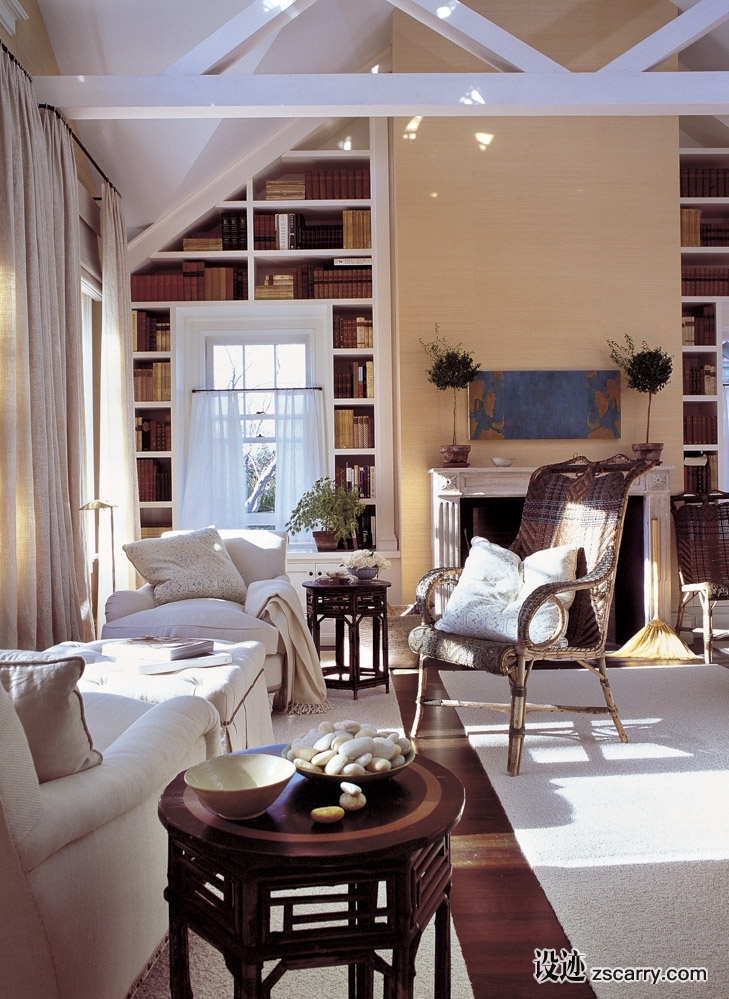 08-The+furniture+plan+in+this+summer+house+was+specifically+designed+to+embrace+the+morning+sun.+.jpg 软装参考,客厅搭配,简欧气氛,