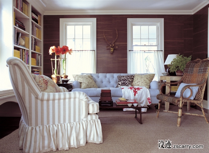 09-I+love+the+dimension+that+tufting+adds+to+this+sofa+in+a+summer+library.+.jpg 软装参考,客厅搭配,简欧气氛,