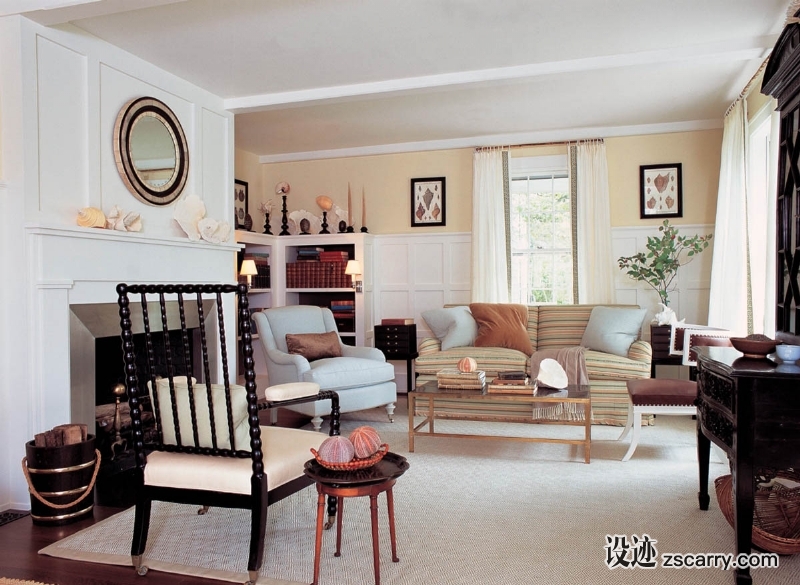 16-The+brushed+stainless+steel+fireplace+surround+adds+modern+flair+to+this+island+cottage.+.jpg 软装参考,客厅搭配,简欧气氛,