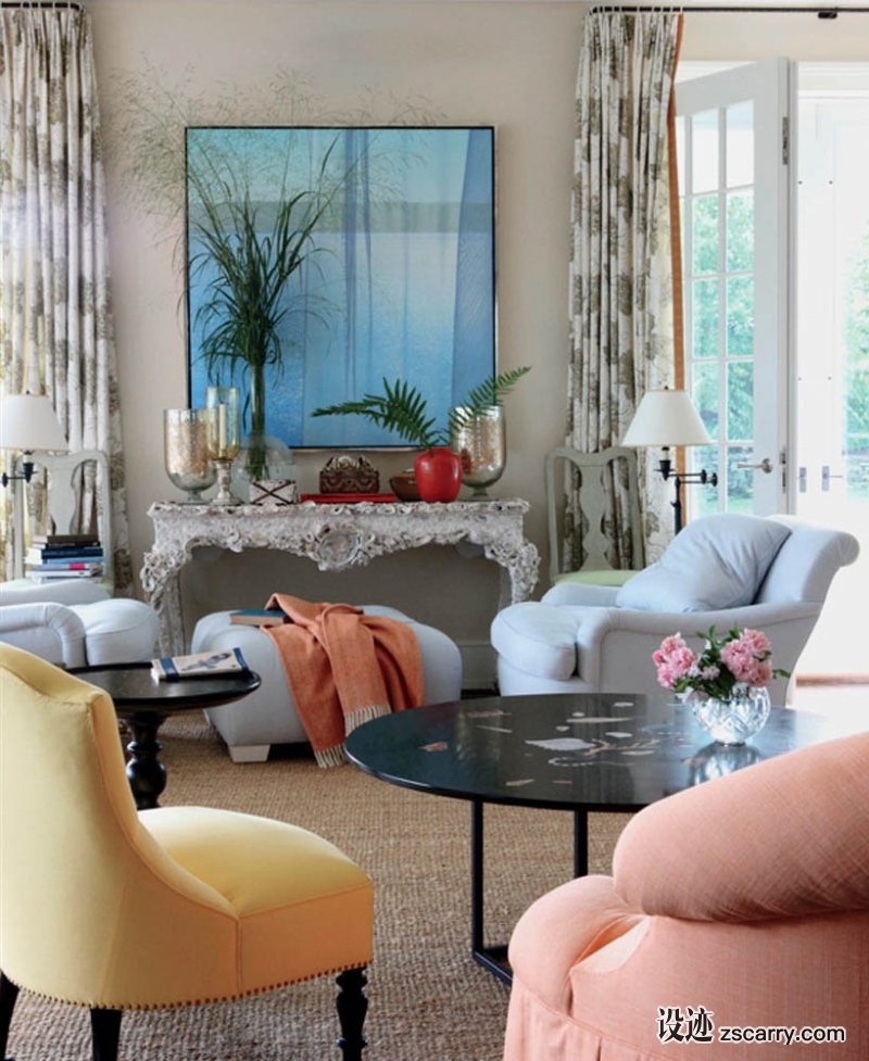 16-The+only+pattern+in+this+Nantucket+living+room+is+on+the+curtains.+The+furniture+is+a+testimonial+to+color+and+form.+.jpg 软装参考,客厅搭配,简欧气氛,