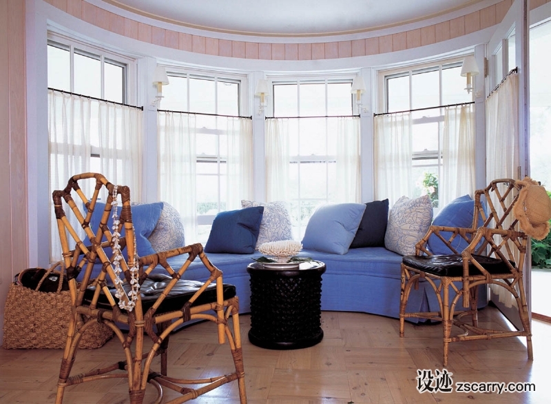 14-A+Summer+by+the+sea+is+always+enhanced+with+a+blue+and+white+color+palette.+.jpg 软装参考,客厅搭配,简欧气氛,