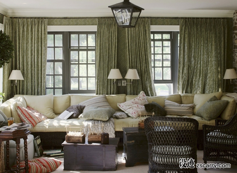 04-I+insisted+we+photograph+this+sleeping+porch+exactly+how+the+clients+had+left+it.+This+image+speaks+volumes+about+how+a+family+enjoys+and+occupies+the+ancient+house+they+call+home.+.jpg 软装参考,客厅搭配,乡村气氛,