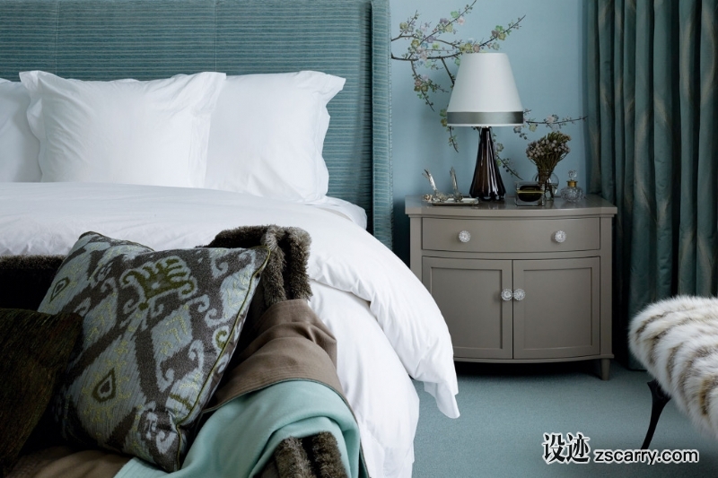 C-SUM-HOMEFEAT-09-1800x1200-1024x682.jpg 软装参考,卧室搭配,简欧气氛,