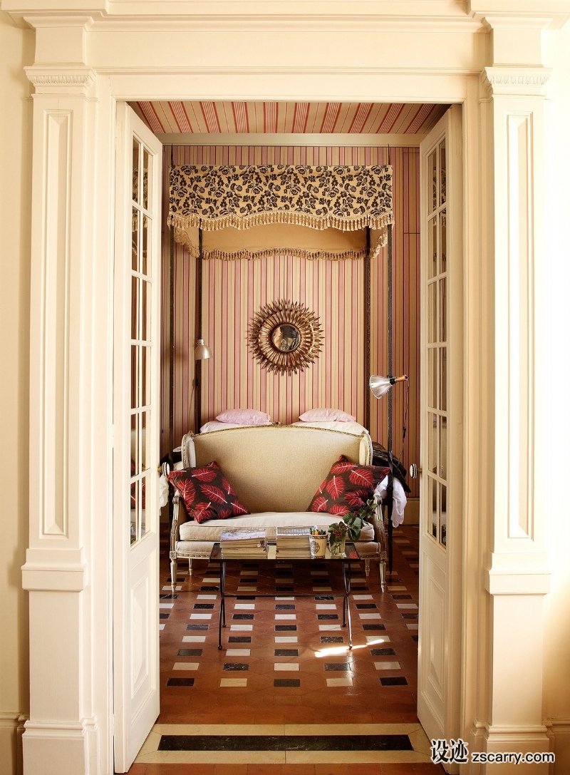 05-At-Home-With-Carolina-Herrera-Jr.-Madrid.jpg 软装参考,卧室搭配,传统气氛,