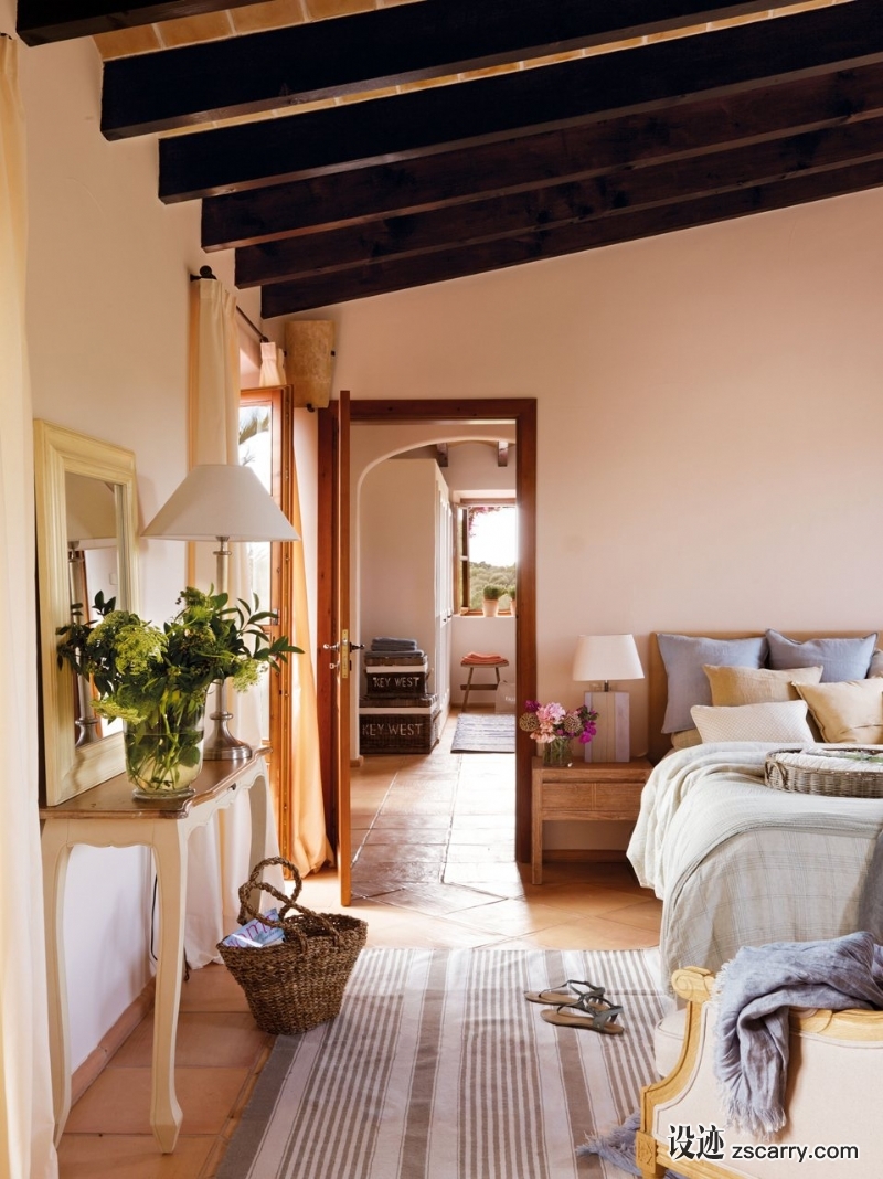 11-An-Apartment-in-Mallorca-Spain-This-Is-Glamorous.jpg 软装参考,卧室搭配,乡村气氛,
