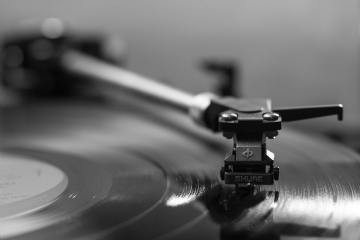 音乐 record-music-vinyl-turntable-black-and-white-technology-1175483-pxhere.com.jpg