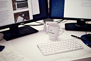 商务 desk-computer-writing-working-coffee-keyboard-technology-pen-mouse-cup-surfing-internet-desktop-office-business-mug-workstation-home-office-coffee-mug-brand-startup-design-pc-document-displays-multimedia-work.jpg