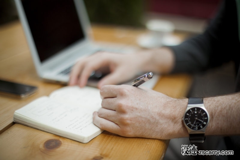 laptop-iphone-desk-notebook-computer-smartphone-writing-watch-work-hand-apple-working-table-wood-technology-pen-notepad-finger-office-business-apple-inc-workstation-blogging-home-office-close-up-brand-macbook.jpg 方案配图,空间氛围,商务,