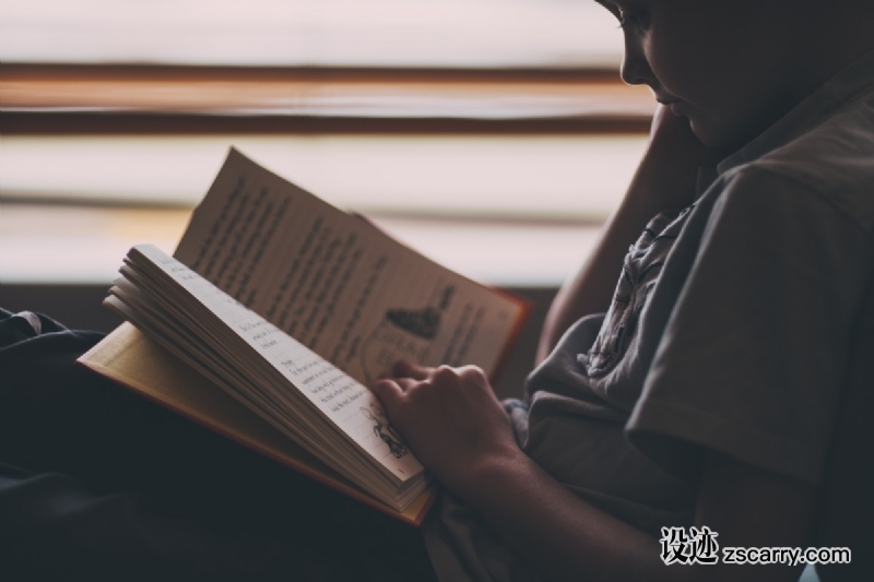 child_boy_childhood_kid_reading-1392377.jpg 方案配图,客户爱好,阅读,