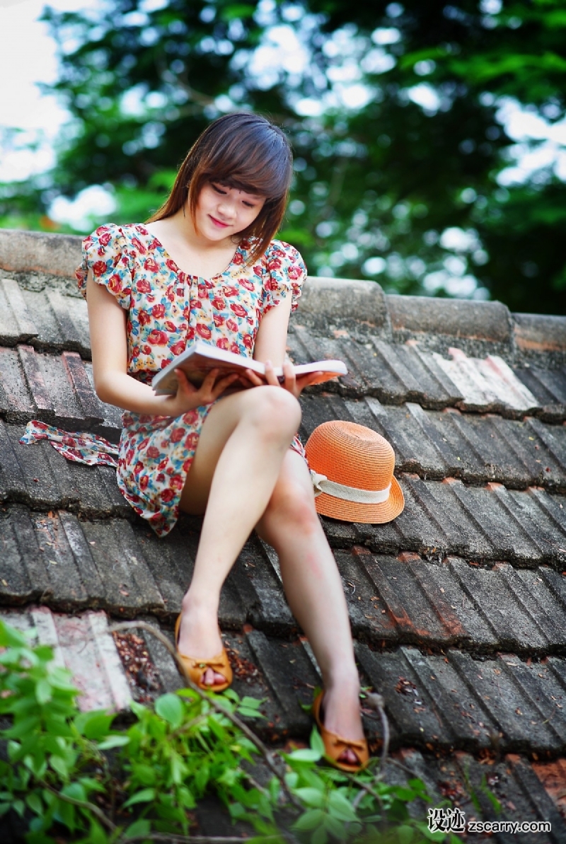 girl_reading_book_education_young_people_happy_caucasian-457965.jpg 方案配图,客户爱好,阅读,