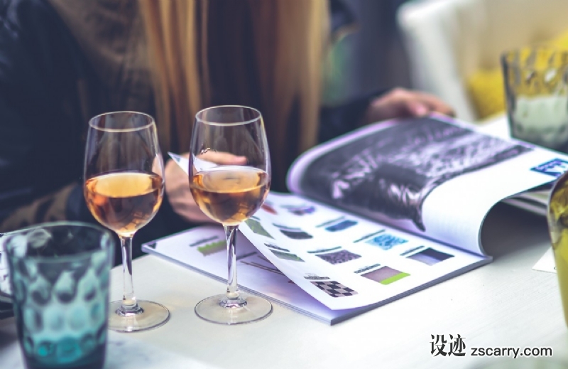 girl_woman_see_reading_catalog_wine_teen_teenager-722626.jpg 方案配图,客户爱好,阅读,
