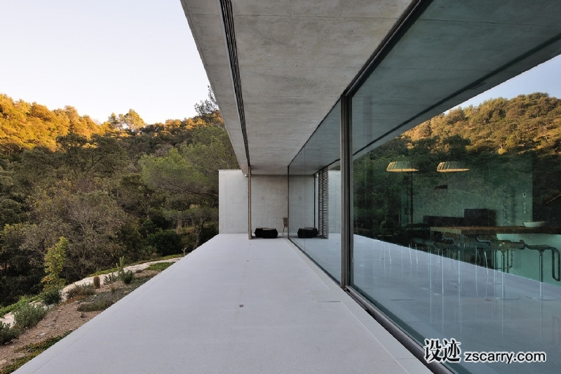 maison-mira-ra_-01-aum-minassian-architectes-architecture-maison-contemporaine-materiaux-beton-acier-brut-sud_-france_(2).jpg 建筑参考,住宅建筑,独栋别墅,