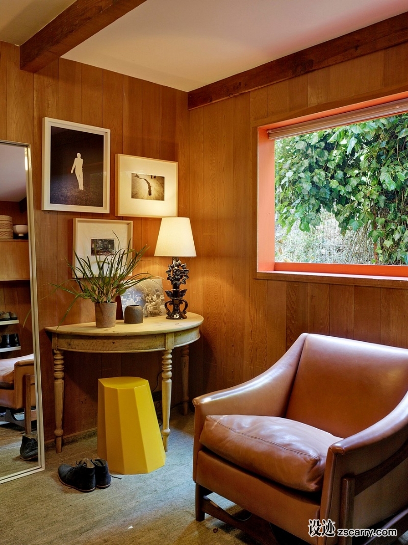 A-Mill-Valley-House-Made-of-Red-Cedar-and-Glass-14.jpg 软装参考,局部搭配,休闲角,