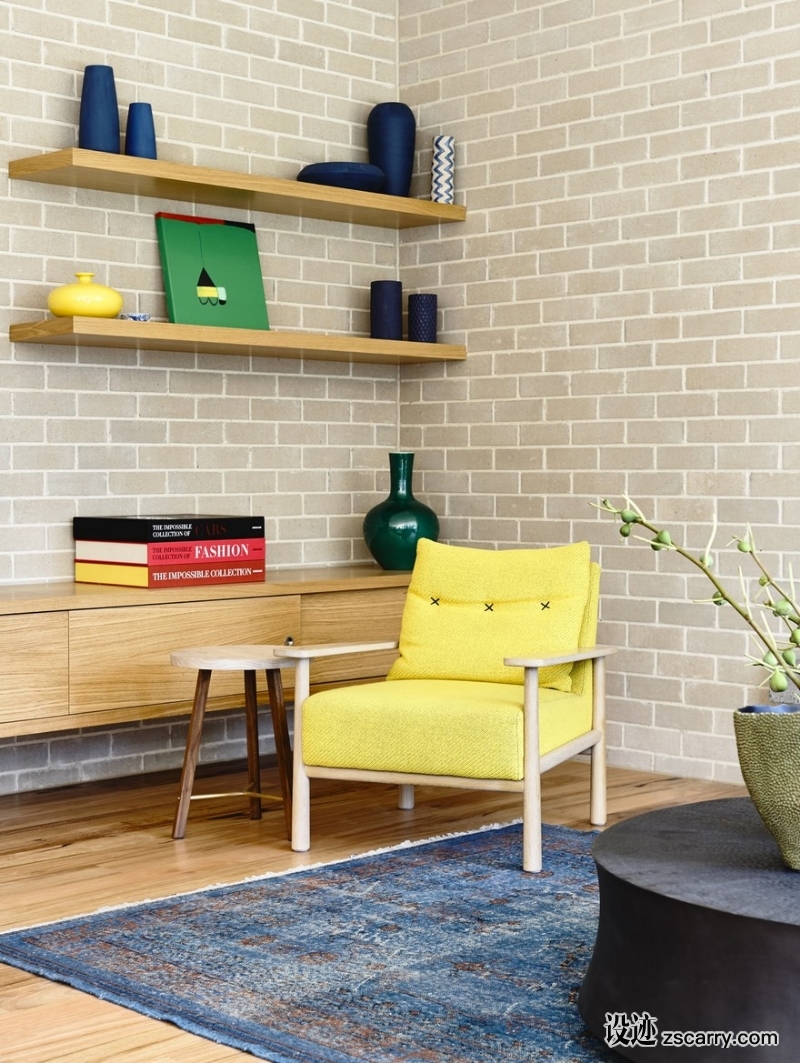 Coastal-Holiday-House-with-a-Retro-Vibe-2.jpg 软装参考,局部搭配,休闲角,