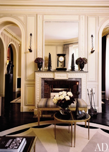壁炉前 traditional-living-room-jean-louis-deniot-paris-france-201101-3_1000-watermarked.jpg