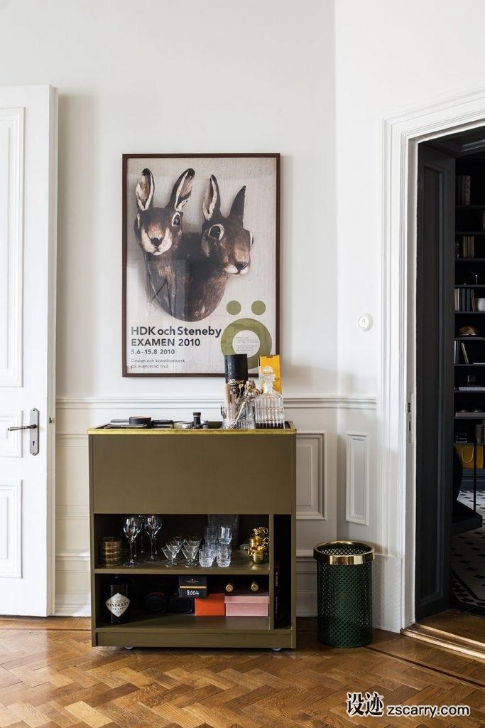 A-Historic-Home-in-the-Centre-of-Gothenburg-05.jpg 软装参考,局部搭配,靠墙,