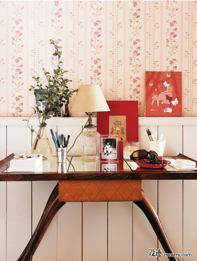 07-At-Home-With-Carolina-Herrera-Jr.-Madrid.jpg 软装参考,饰品陈列,长桌摆设,