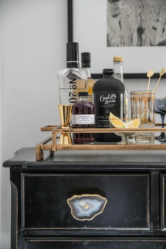 bce0a804150788670c62886a764550f4.jpg 软装参考,饰品陈列,长桌摆设,