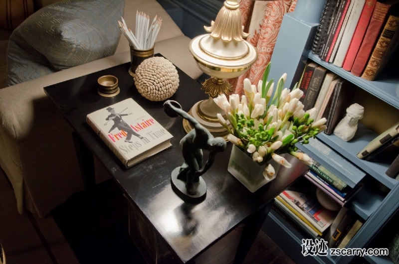 kedigian-library-table-top-detail.jpg 软装参考,饰品陈列,长桌摆设,