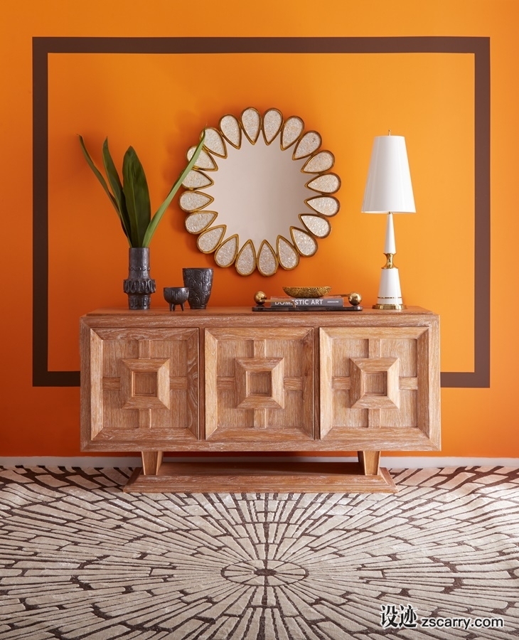 MaisonObjet2018-Jonathan-Adler-Living-room-orange-Antwerp-credenza-Petal-mirror-Brutalist-pottery-Sunburst-rug.jpg 软装参考,饰品陈列,长桌摆设,