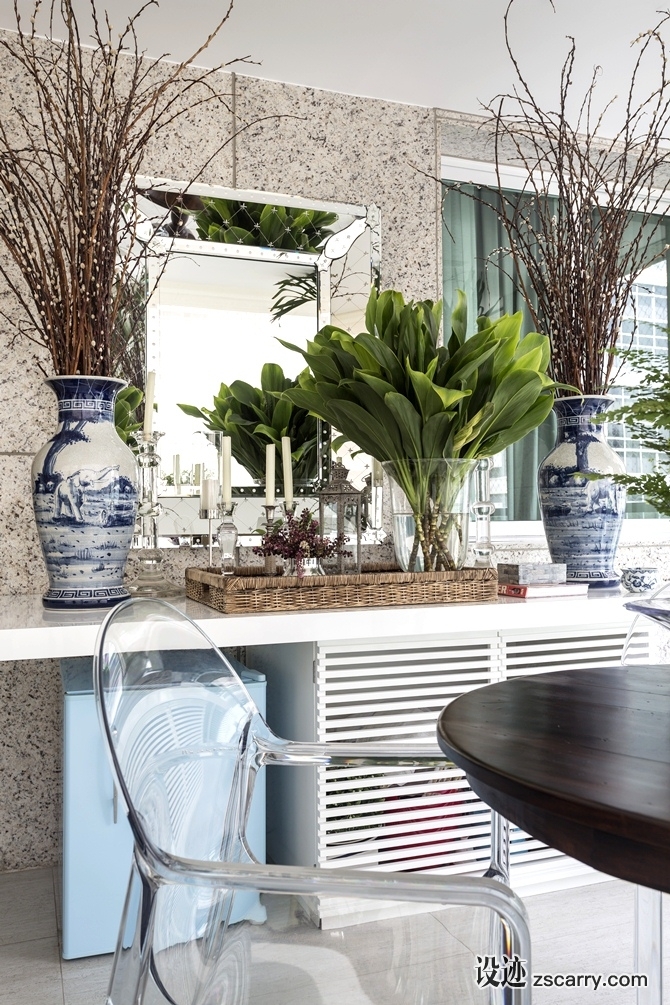 Maurício-Karam-Leblon-24.jpg 软装参考,饰品陈列,长桌摆设,