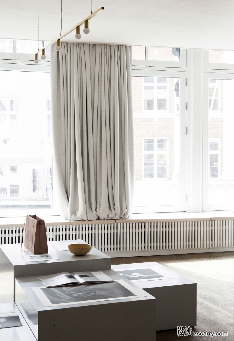 Kinfolk-Magazine-Sublime-Copenhagen-HQ-by-Norm-Architects-Yellowtrace-11.jpg 软装参考,饰品陈列,茶几摆设,