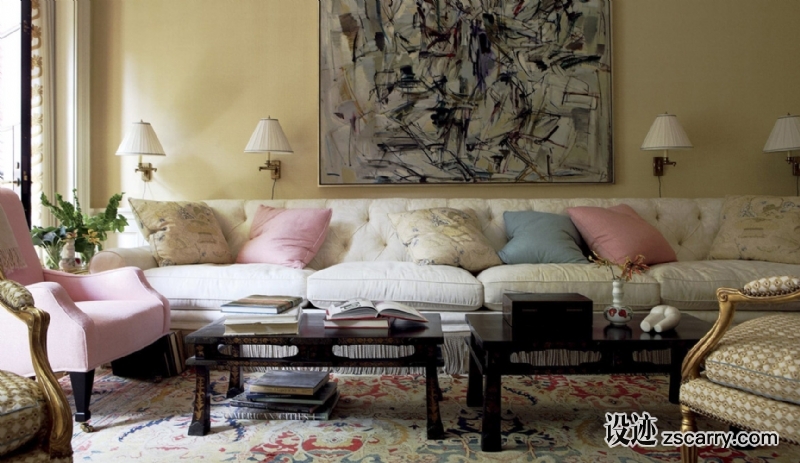 11-The+owners+late+nineteenth+century+Amritsar+carpet+unifies+a+large+formal+sitting+room.+A+Joan+Mitchell+painting+presides+over+the+sofa.+.jpg 软装参考,饰品陈列,靠枕陈列,