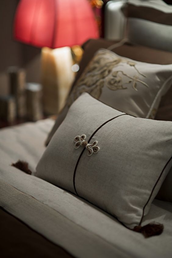 21357386c37282c5268cc4cdfc263ce4.jpg 软装参考,饰品陈列,靠枕陈列,