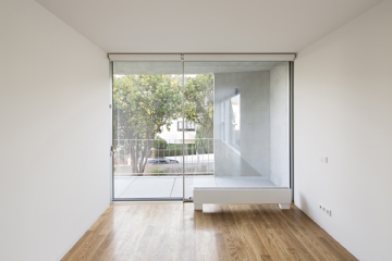 卷帘式 006_JOAO_VIEIRA_CAMPOS_HOUSE_IN_SERRALVES_PT_161117_0507_copy_2.jpg